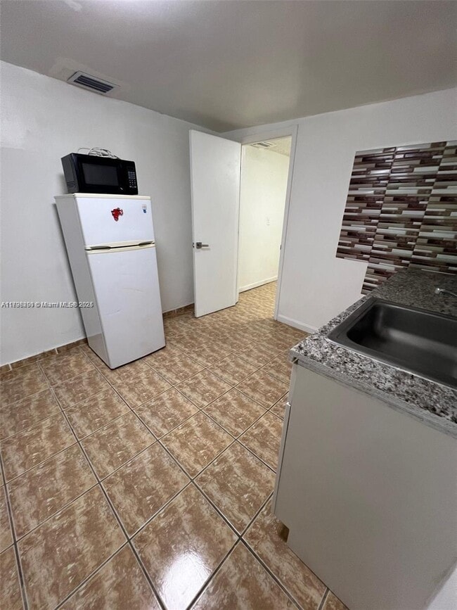 1999 NW 2nd St in Miami, FL - Building Photo - Building Photo