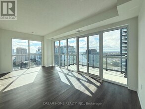 15 Watergarden Dr in Mississauga, ON - Building Photo - Building Photo