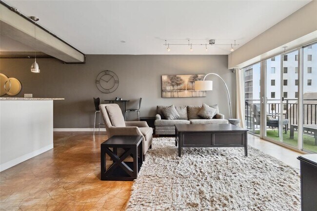 property at 800 Brazos St
