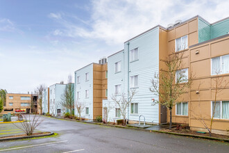 Former Concordia Place Apartments in Portland, OR - Building Photo - Building Photo