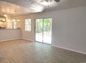 6522 Hidden Bluff in San Antonio, TX - Building Photo - Building Photo