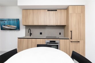 121 NE 5th St in Miami, FL - Building Photo - Building Photo