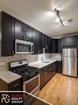 2203 W Eastwood Ave, Unit 2 in Chicago, IL - Building Photo