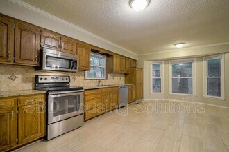 405 SE Dales Ct in Blue Springs, MO - Building Photo - Building Photo