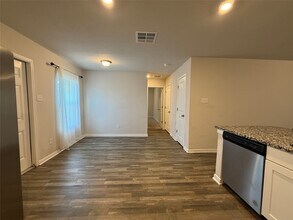 15535 Taylorcrest Dr in Cut And Shoot, TX - Building Photo - Building Photo