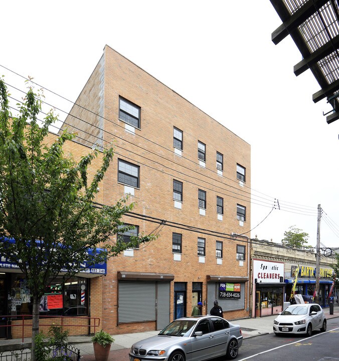 3864-3866 White Plains Rd in Bronx, NY - Building Photo