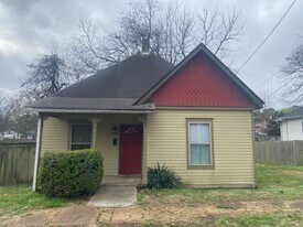 809 W Monroe Ave in Jonesboro, AR - Building Photo