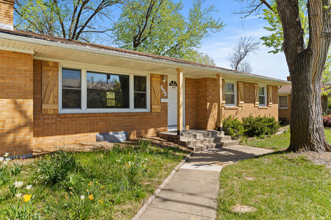 608 Bourn Ave in Columbia, MO - Foto de edificio - Building Photo