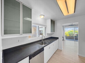 2522 Clairemont Dr in San Diego, CA - Building Photo - Building Photo