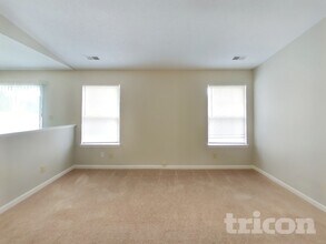 7403 Grandview Dr in Avon, IN - Foto de edificio - Building Photo