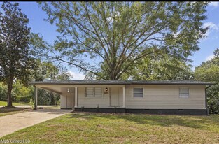 5201 Andover Dr in Jackson, MS - Building Photo