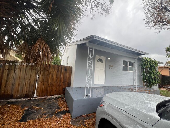 1726 NW 9th Ave in Fort Lauderdale, FL - Foto de edificio - Building Photo