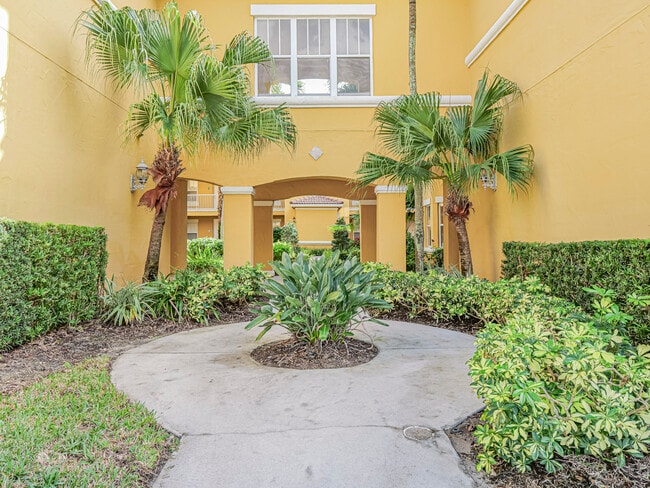 5045 Fairways Cir in Vero Beach, FL - Building Photo - Building Photo