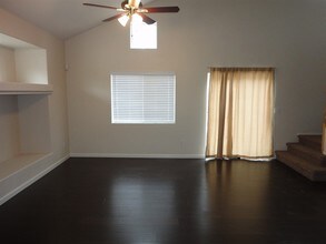 3810 Shimmering Creek Ave in North Las Vegas, NV - Foto de edificio - Building Photo