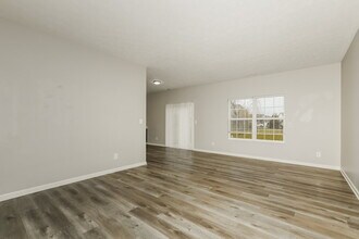 2232 Schoolmarm Dr in Greenfield, IN - Foto de edificio - Building Photo