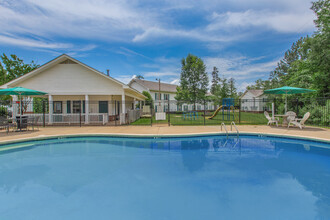 Pinehurst Villas Apartments in Opelika, AL - Foto de edificio - Building Photo