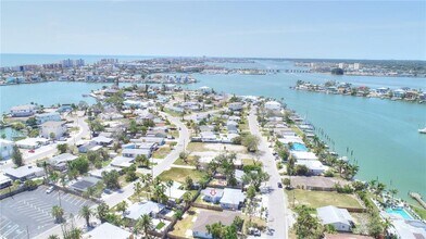 14026 E Parsley Dr in Madeira Beach, FL - Building Photo - Building Photo