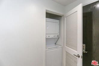 744 Hartford Ave in Los Angeles, CA - Building Photo - Building Photo