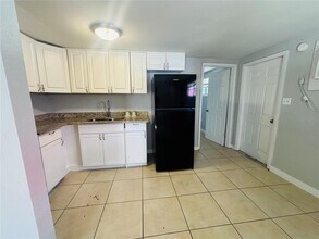 1308 Lexington Ct in Tampa, FL - Building Photo - Building Photo
