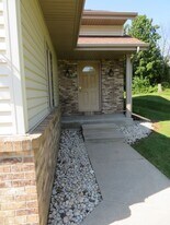 130-134 Nordic Way in Slinger, WI - Building Photo