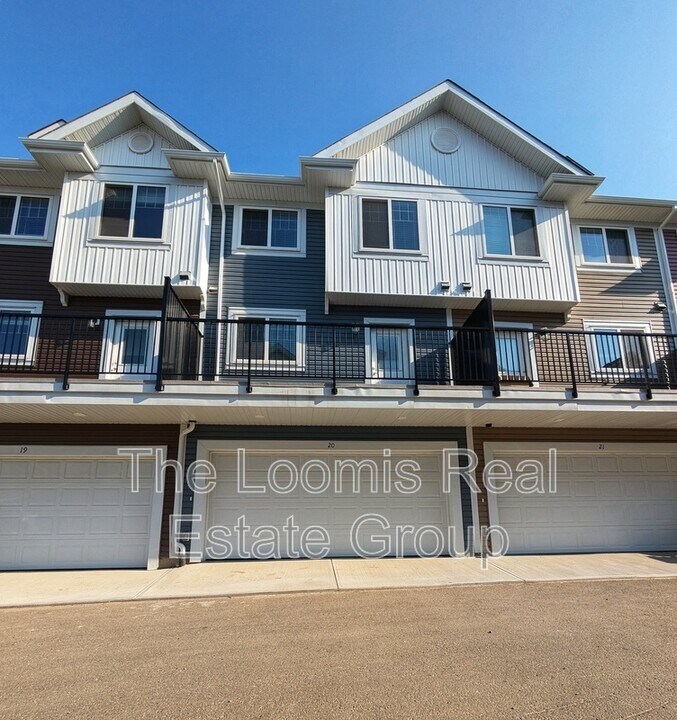 903 Crystallina Nera Way NW in Edmonton, AB - Building Photo