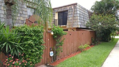 703 Springdale Cir in Palm Springs, FL - Building Photo - Building Photo
