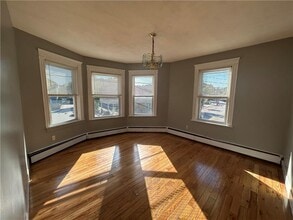 2-92F Dexter St in Central Falls, RI - Building Photo - Building Photo