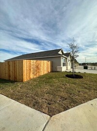 5701 St Emma Dr in Laredo, TX - Building Photo - Building Photo