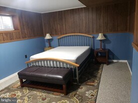 7794 Ballston Dr in Springfield, VA - Building Photo