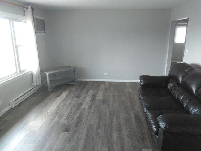 1627 Grove Dr in Round Lake Beach, IL - Building Photo - Building Photo