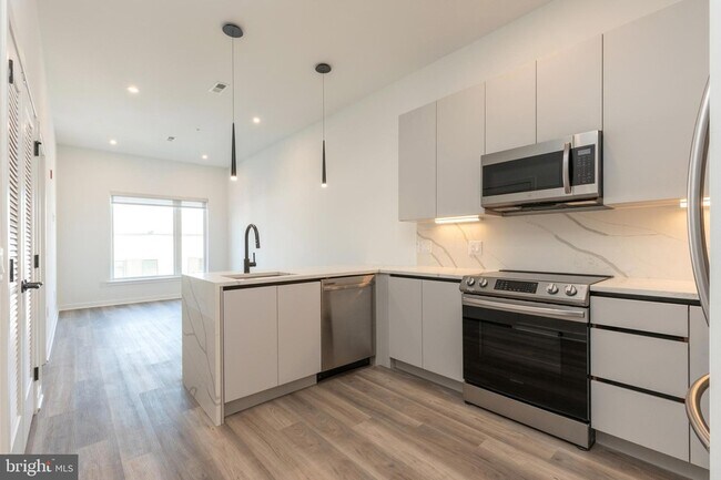 3120 W Jefferson St, Unit 408 in Philadelphia, PA - Building Photo - Building Photo