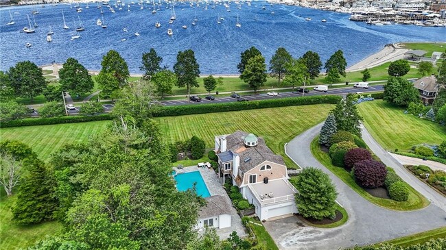 1 Harbor View Dr in Newport, RI - Building Photo - Building Photo