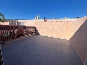 7924 Woodman Ave in Los Angeles, CA - Building Photo - Building Photo