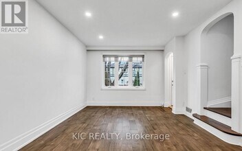 354 Laird Dr in Toronto, ON - Building Photo - Building Photo