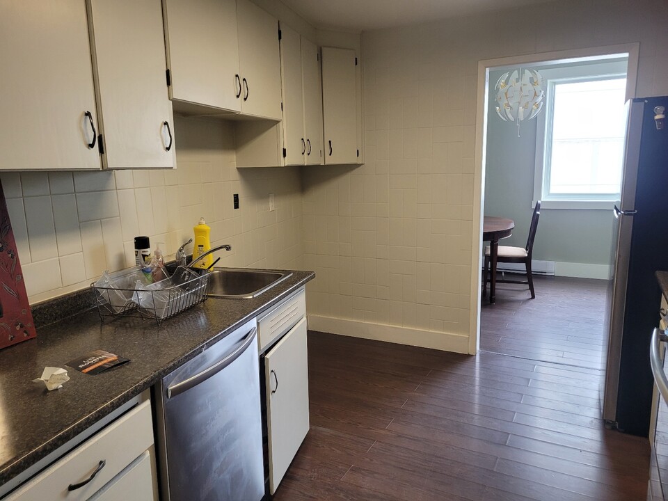 1074 Wellington St in Halifax, NS - Building Photo