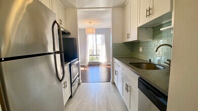 4 Commodore Dr in Emeryville, CA - Building Photo - Building Photo