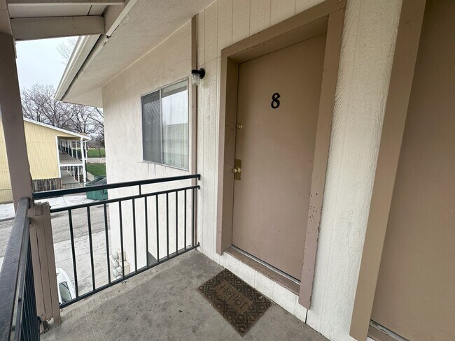 325 Alexander Ave in Susanville, CA - Building Photo - Building Photo
