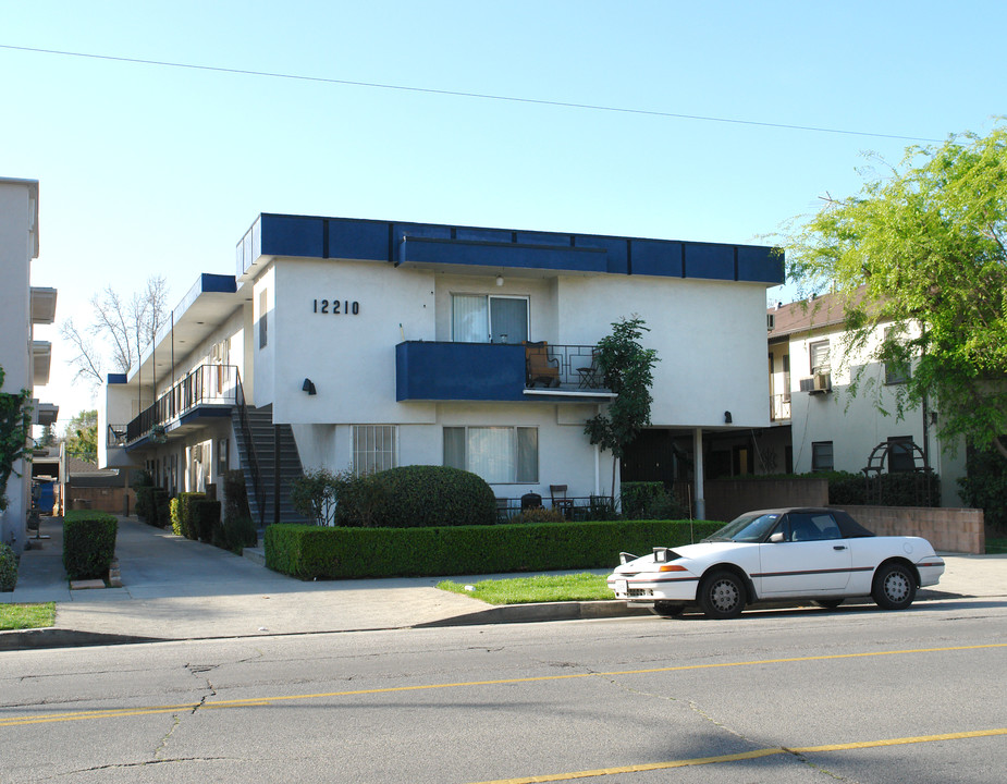 12210 Magnolia Blvd in Valley Village, CA - Building Photo