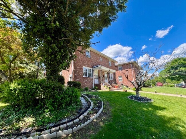 201 E 9th St in Plainfield, NJ - Building Photo - Building Photo