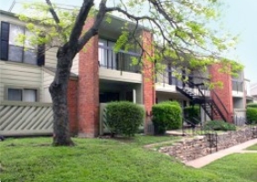 Oaks on North Plaza Apartments in Austin, TX - Building Photo - Building Photo