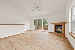 13-13 Redtail Ct in Coralville, IA - Building Photo