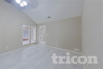 3201 Chimneyrock Dr in Plano, TX - Foto de edificio - Building Photo