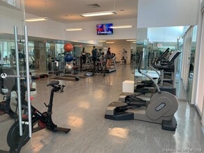 92 SW 3rd St, Unit 1802 in Miami, FL - Foto de edificio - Building Photo