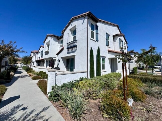 30327 Town Square Dr in Menifee, CA - Building Photo - Building Photo