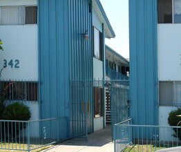 334-342 E Esther St in Long Beach, CA - Building Photo - Building Photo