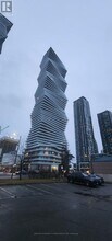 3900 Confederation Pkwy in Mississauga, ON - Building Photo - Building Photo