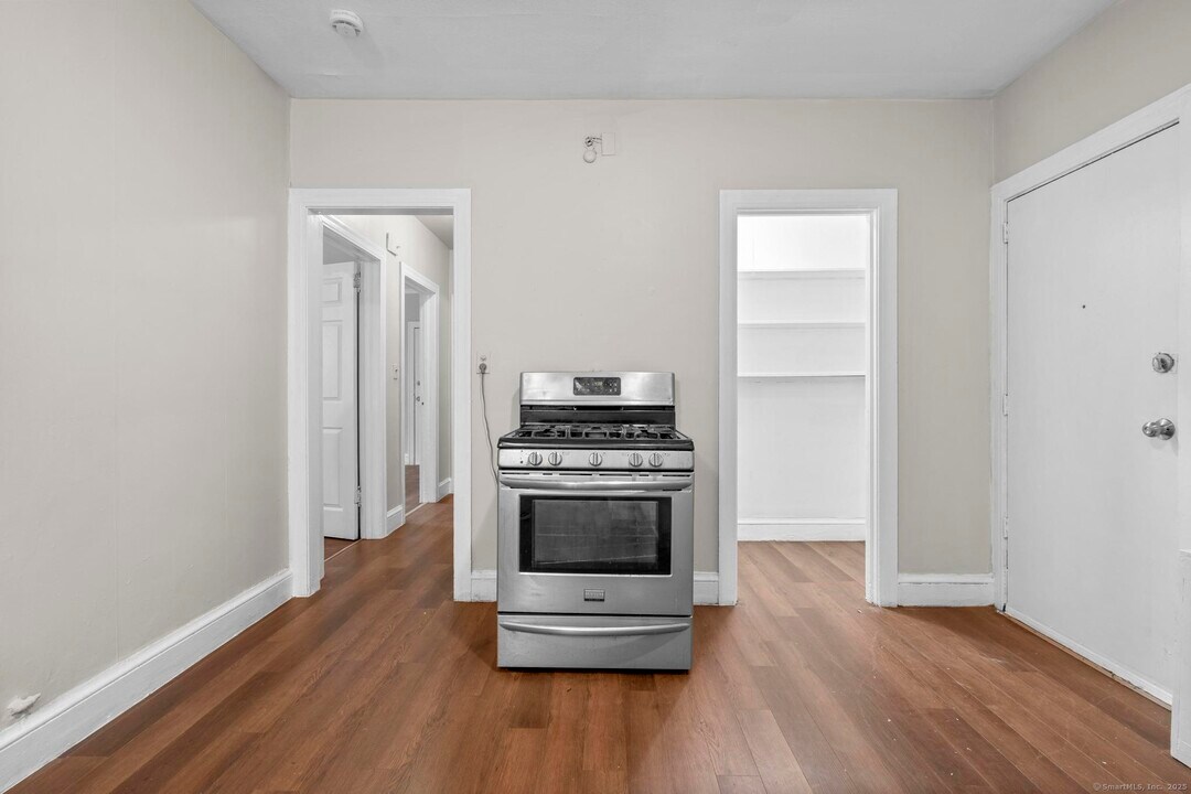 9 Rockville St in Hartford, CT - Building Photo