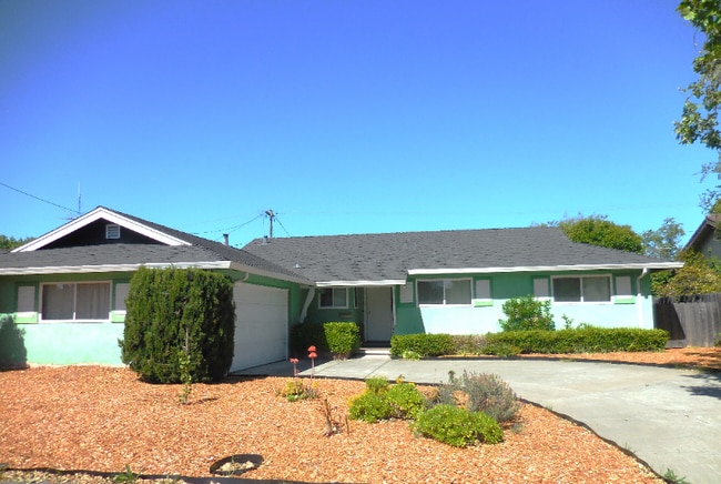 143 Kit Carson Way in Vallejo, CA - Building Photo - Building Photo
