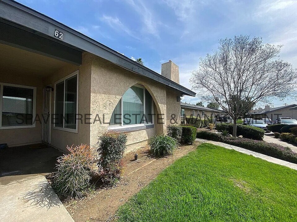 2891 Canyon Crest Dr in Riverside, CA - Building Photo