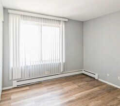 1227 S Harlem Ave, Unit 507 in Berwyn, IL - Building Photo - Building Photo